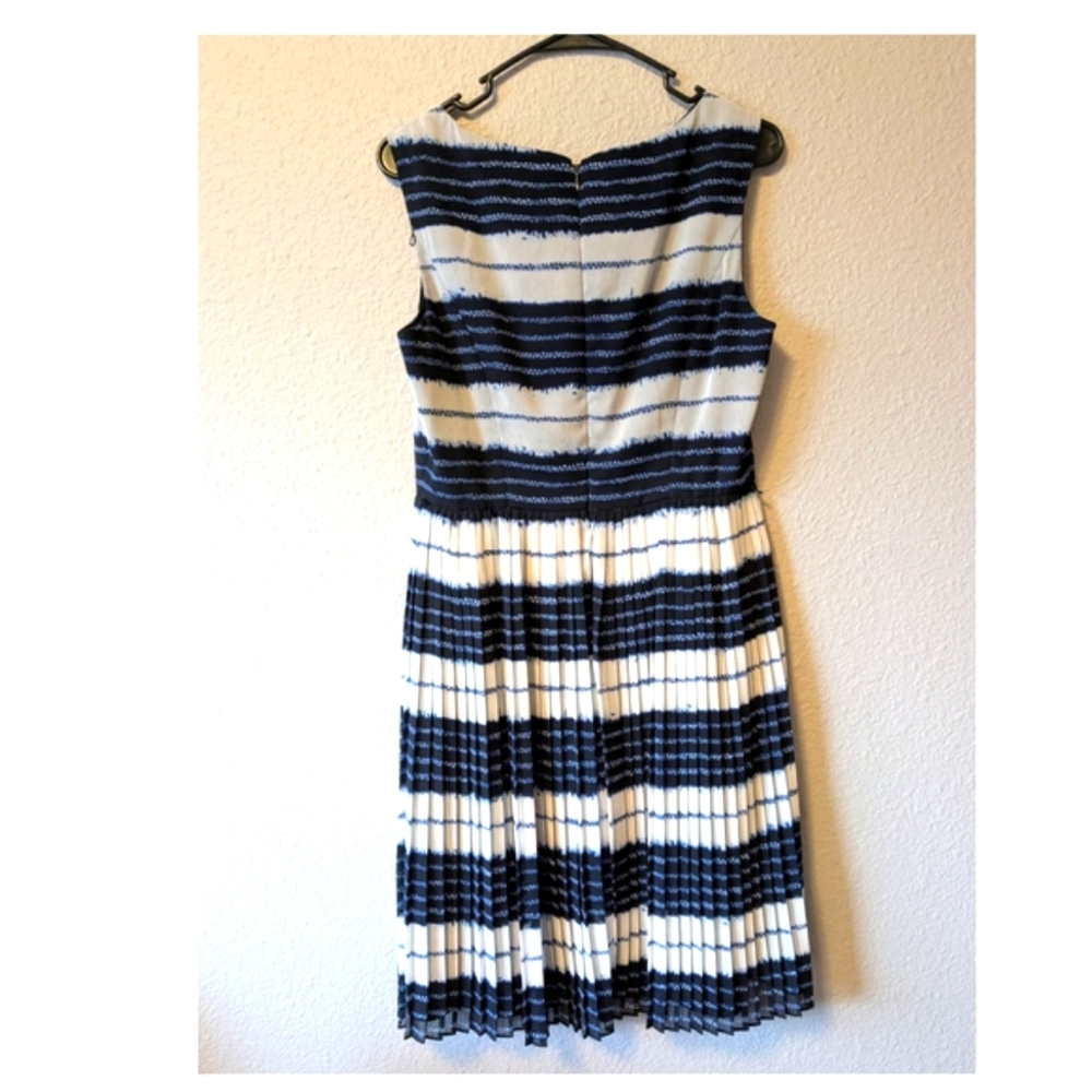 Adrianna Papell Pleated Sleeveless Striped Dress - Navy Blue White Sz.10 - Picture 5 of 13